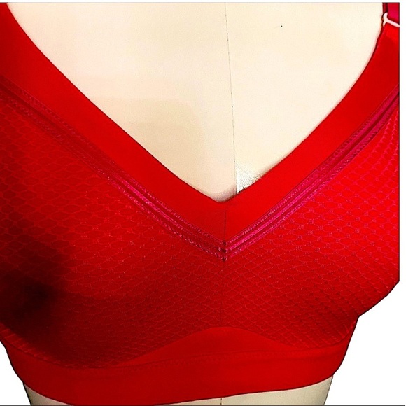 TRIUMPH Triaction Free Motion N 32DD red and magenta sports bra - Picture 6 of 7